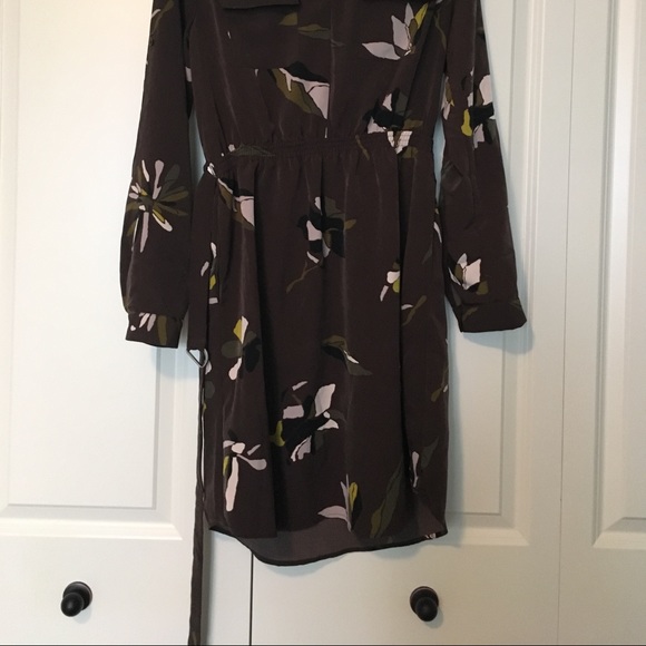 Knee length dress with pockets. NEW NEVER WORN - Picture 2 of 2